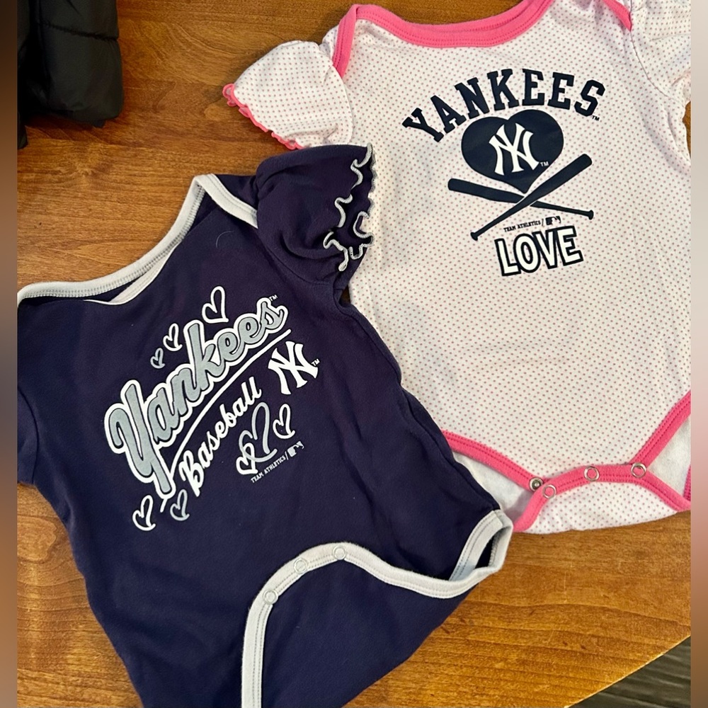 2 Genuine Merchandise Team Athletics New York Yankees onesies 18mos